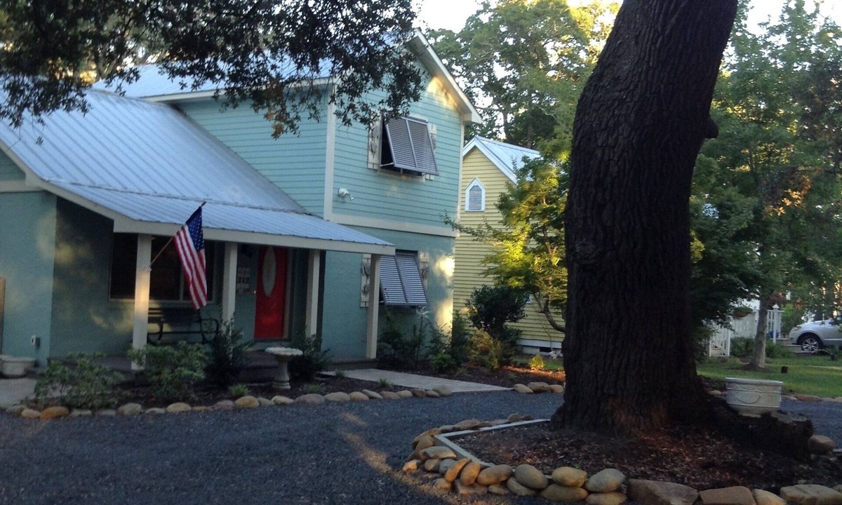 Southport House | Sis’s Cottage - Southport, NC