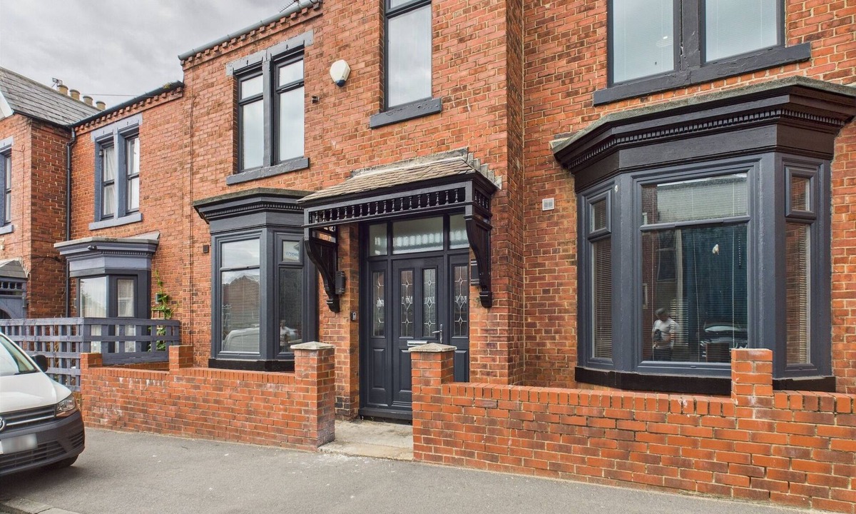 South Shields House | Six Bedroom Home with En Suites - South Shields
