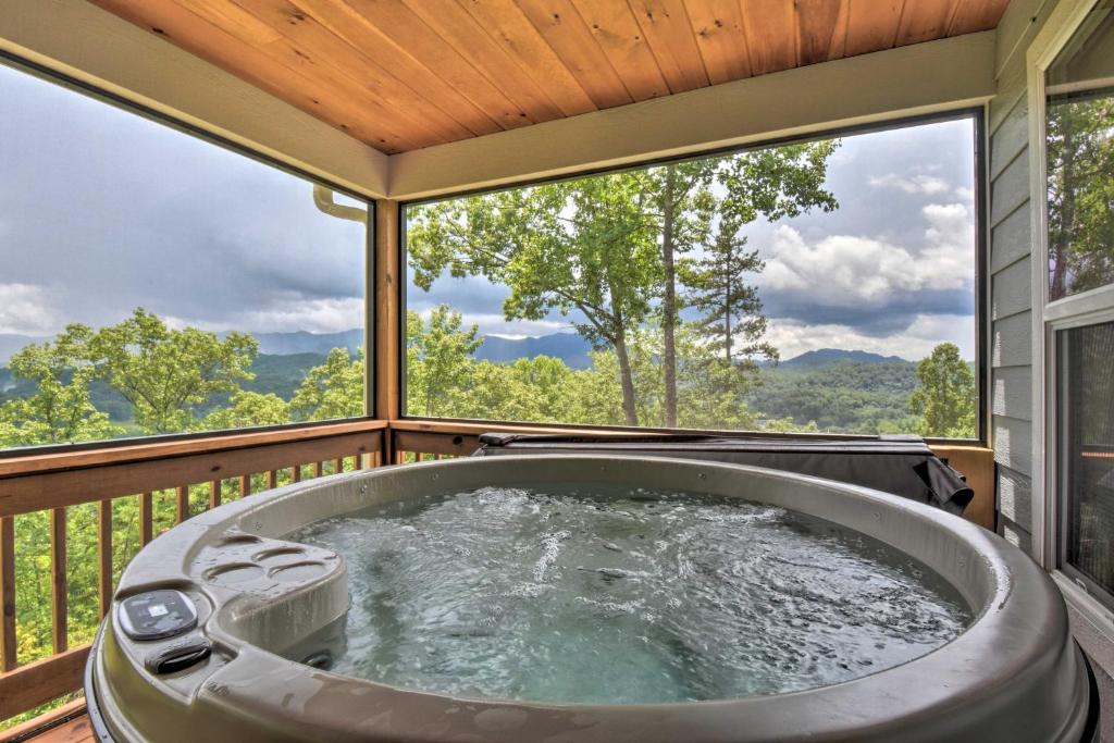 Marble House | Sky Blue Overlook - Hot Tub and Screened Porch!