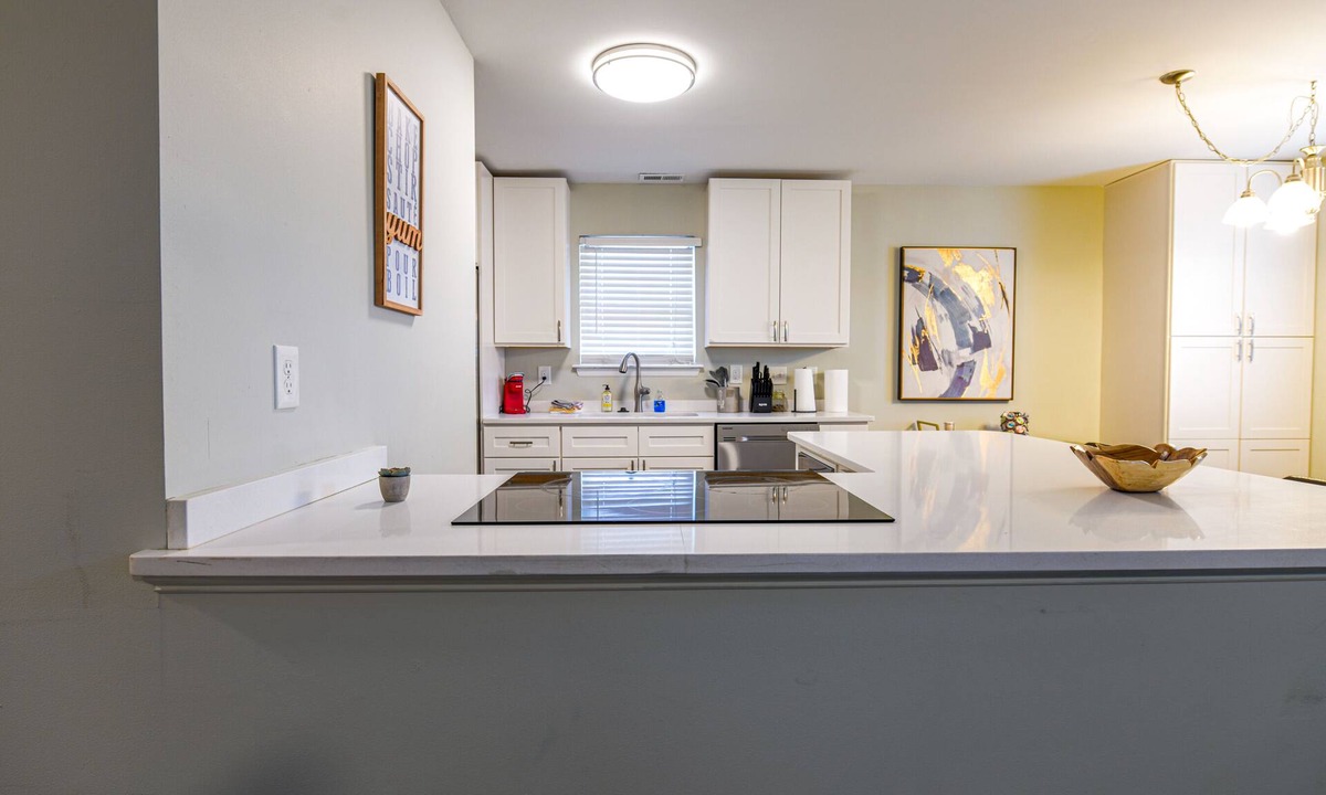Villa Heights House | *Sleek Bungalow Near Noda* - Walk to Optimist Hall
