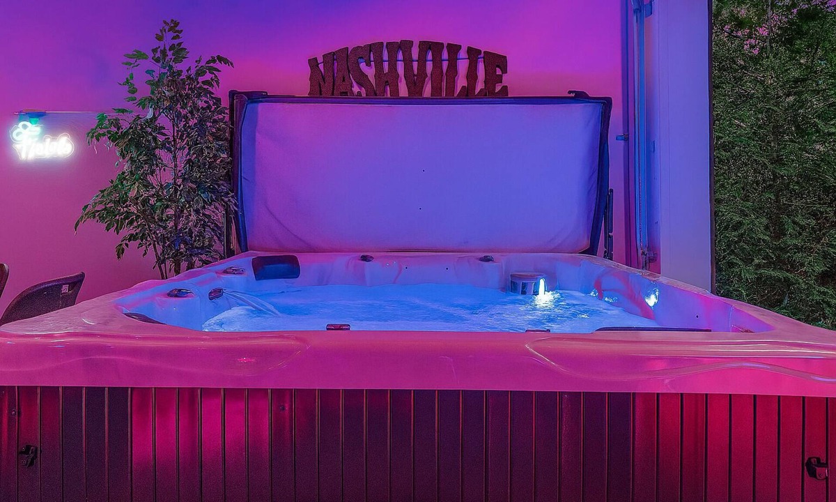 Nashville House | Sleeps 15 - Indoor Hot Tub - Rooftop - Gym - Game Room - Near Broadway
