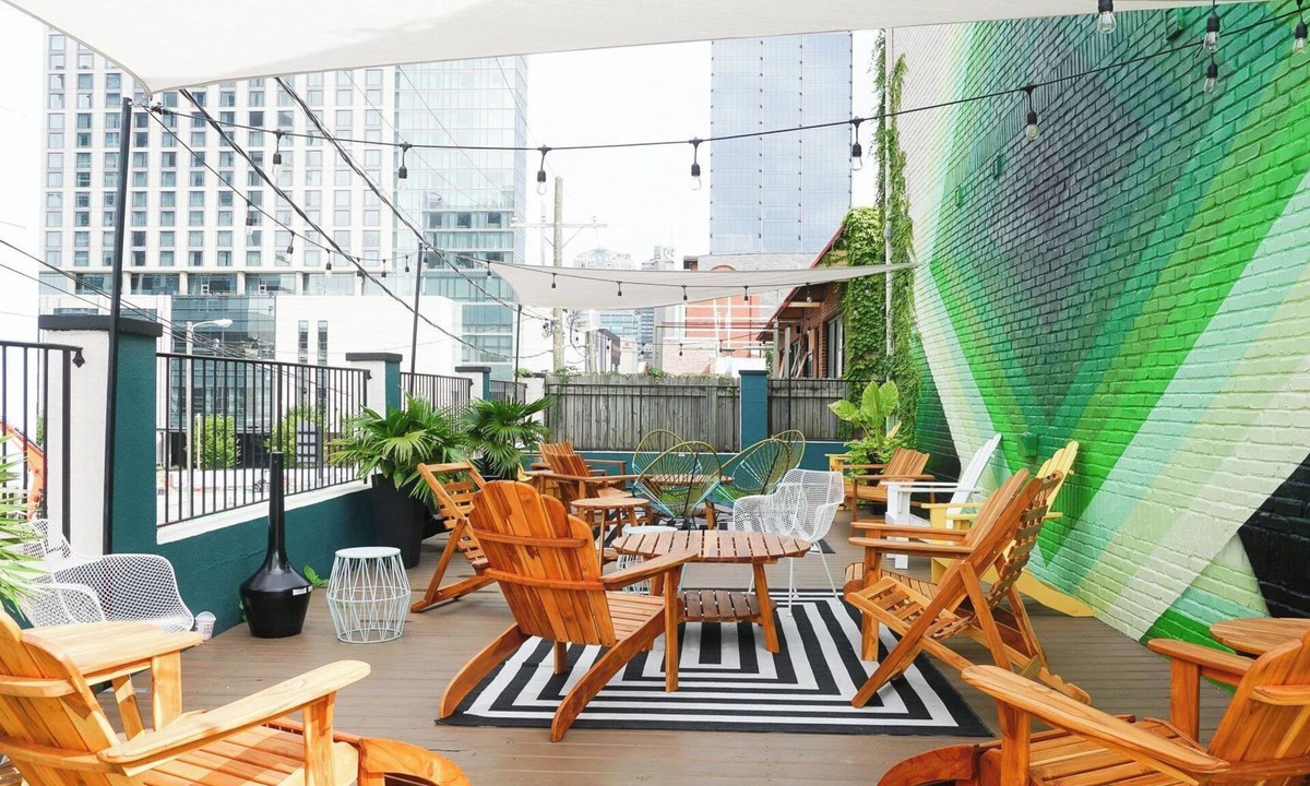 Rutledge Hill Cottage | Sleeps 24 12 Suites in Walkable Sobro Near Downtown by Avantstay