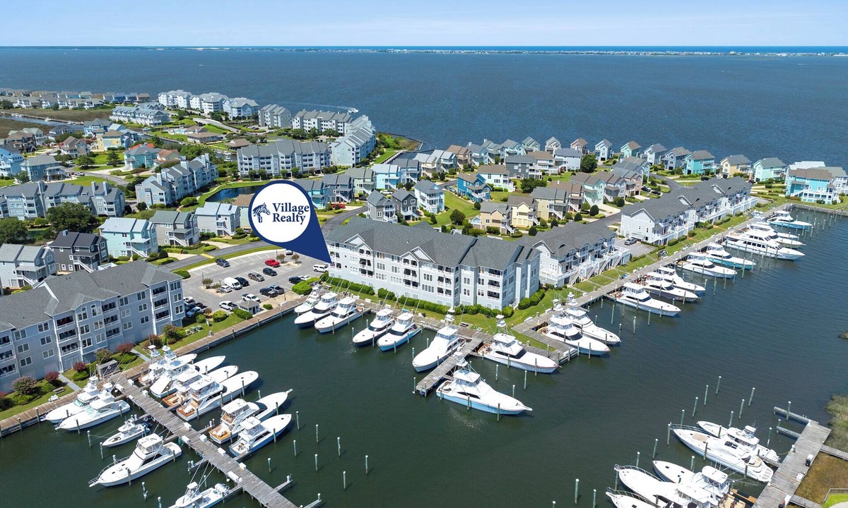 Manteo Condo | Slip 111: Harbor Front | Ensuite Bedroom