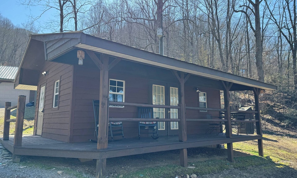 Smoky Mountains Cabin | SMALL RUSTIC cabin, AC/heat, WiFi, dog friendly