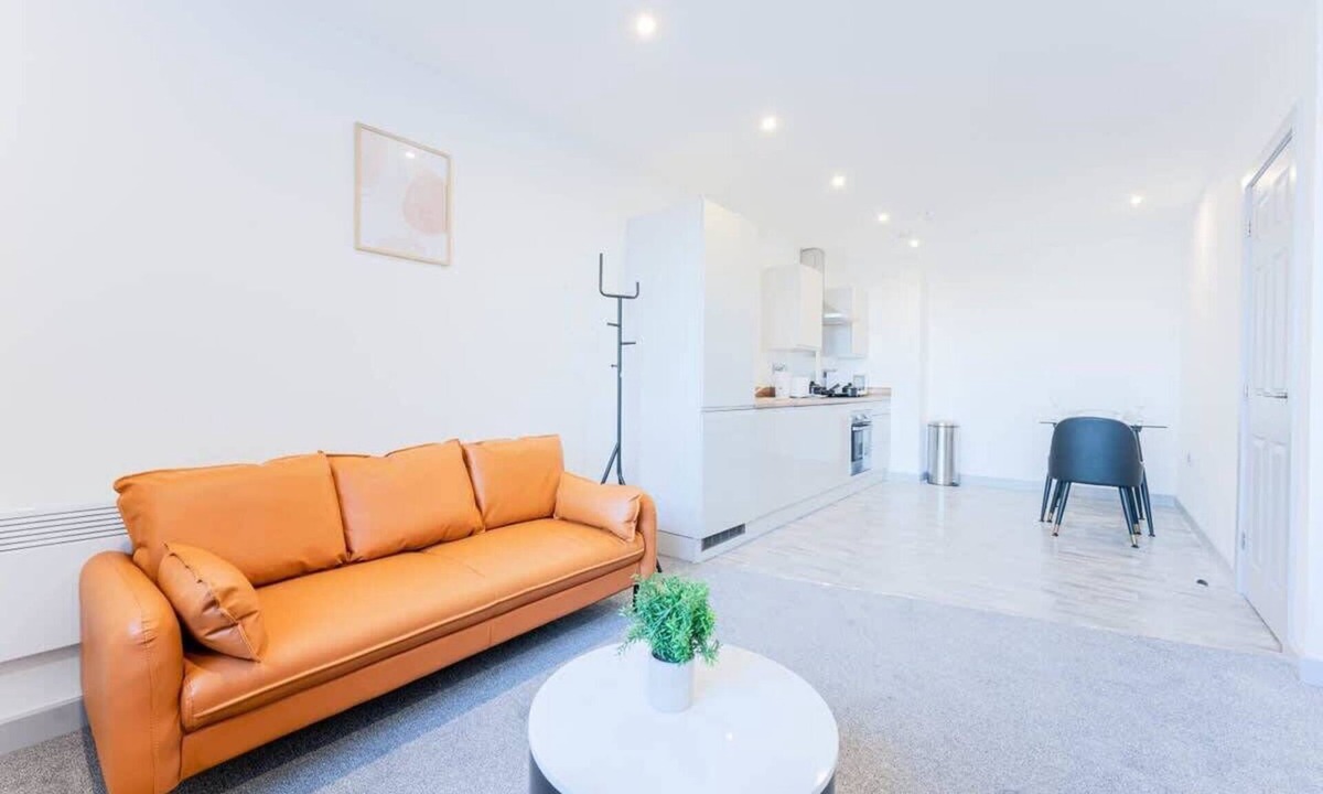 Wolverhampton Apartment | Smart 1 Bed Apartment in Wolverhampton