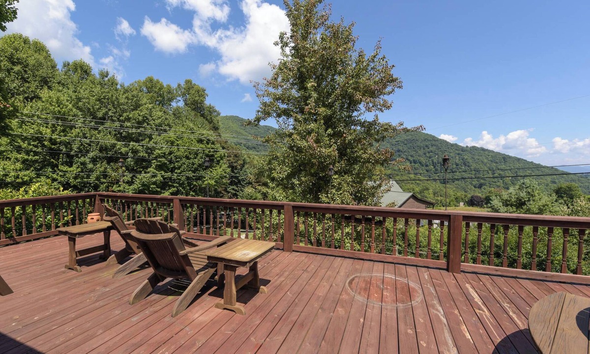 Settlers Ridge Cabin | Smoky Mountain Mecca by AvantStay | Mountain Views