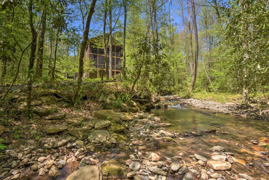 Hayesville House | Smoky Mountain Retreat Trail and Creek Access!