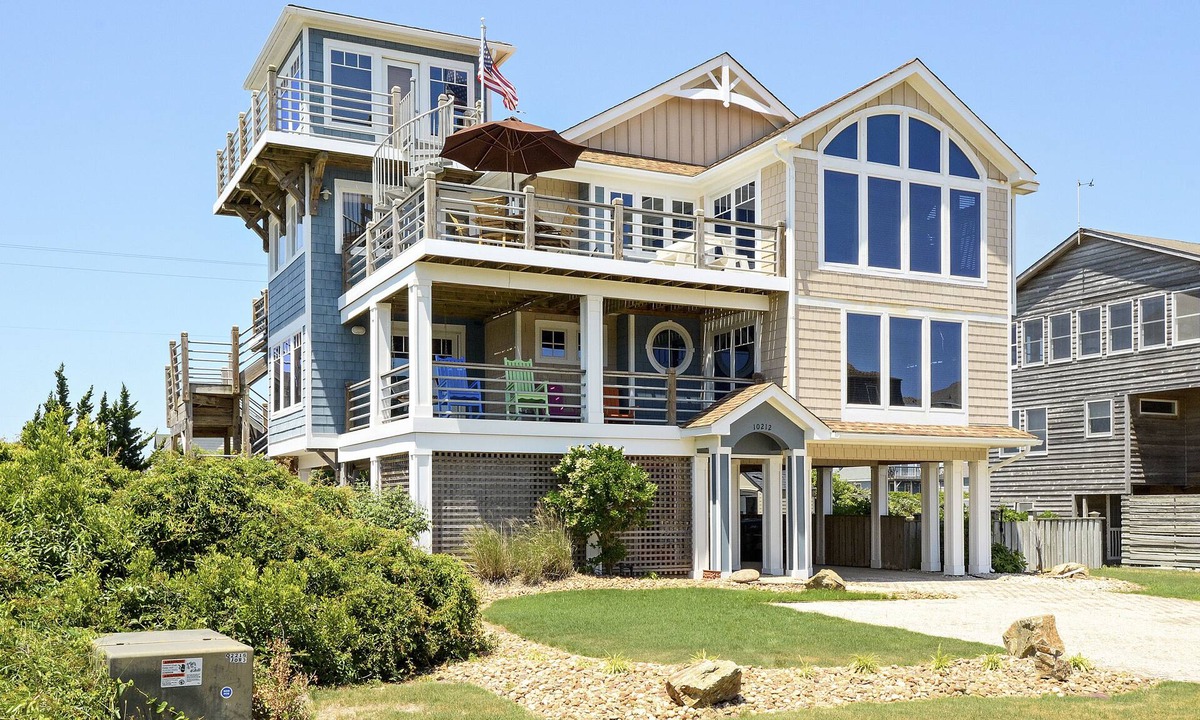 Nags Head House | SN10212-Remarkable with private pool, observation room, 4 BRs and pool table.