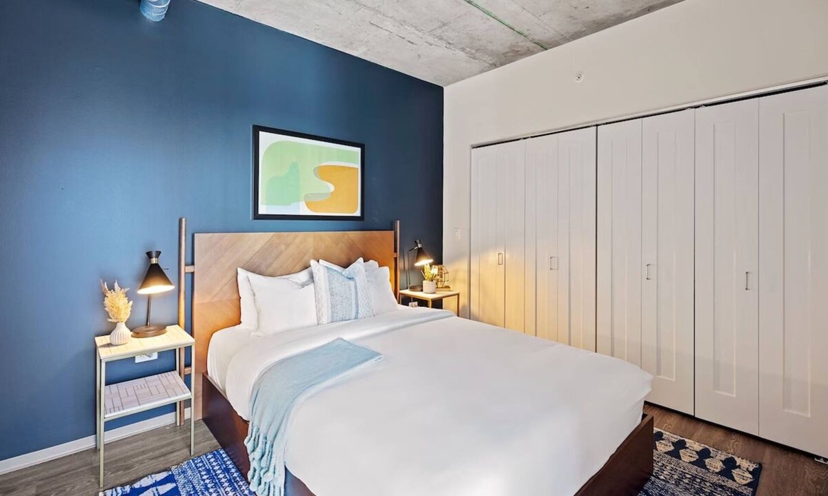 Sobro Apartment | SoBro Rooftop Stay | Work & Relax Near Country Music Hall of Fame