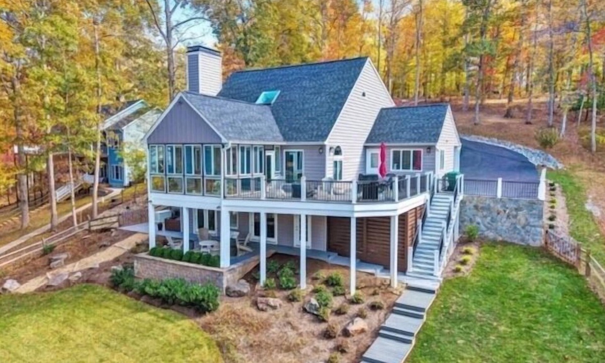 Westlake Corner House | Sommerset: Wifi, kayaks,firepit, gentle fenced in yard, room for everyone