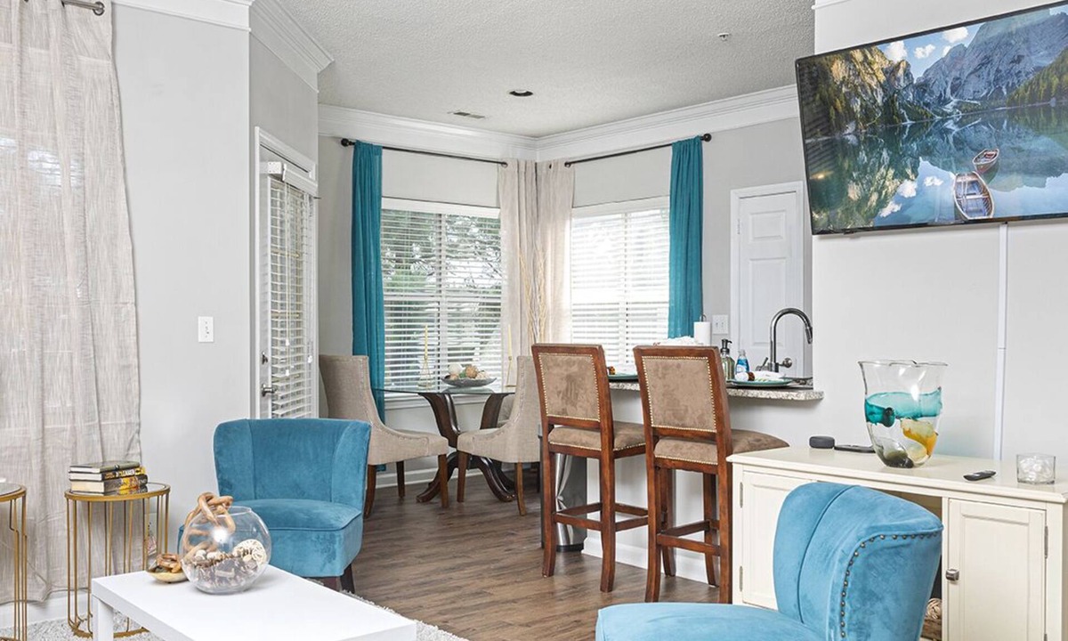 Huntersville Apartment | Sophisticated Comfort/Hotel Inspired 2bd 1ba