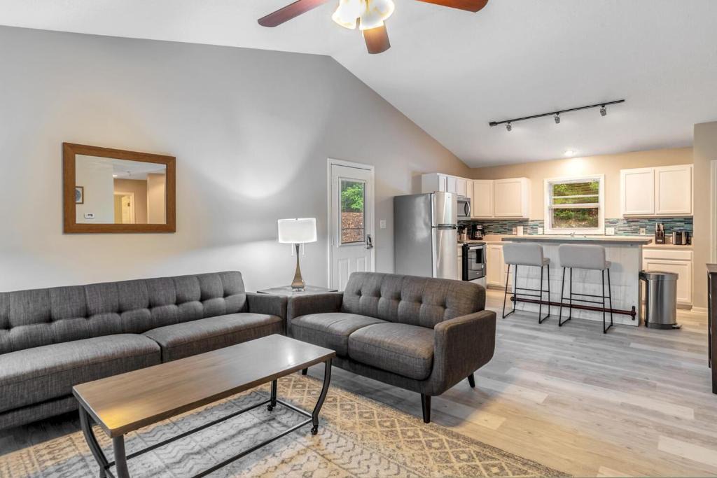 Royal Pines House | South Asheville Townhome 16 A