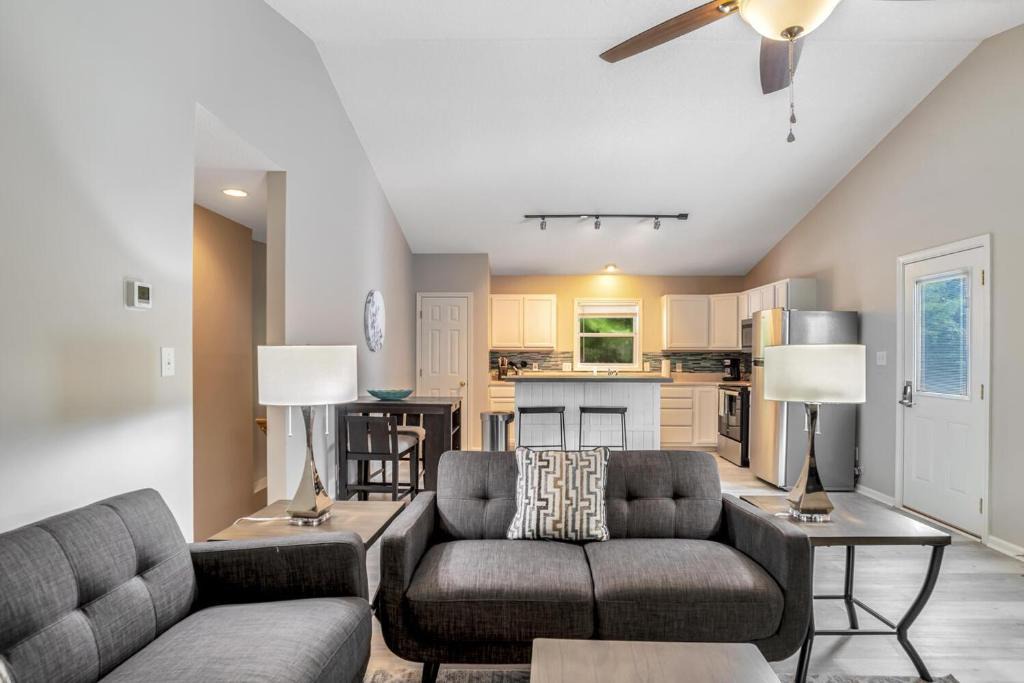 Royal Pines House | South Asheville Townhome 16 B