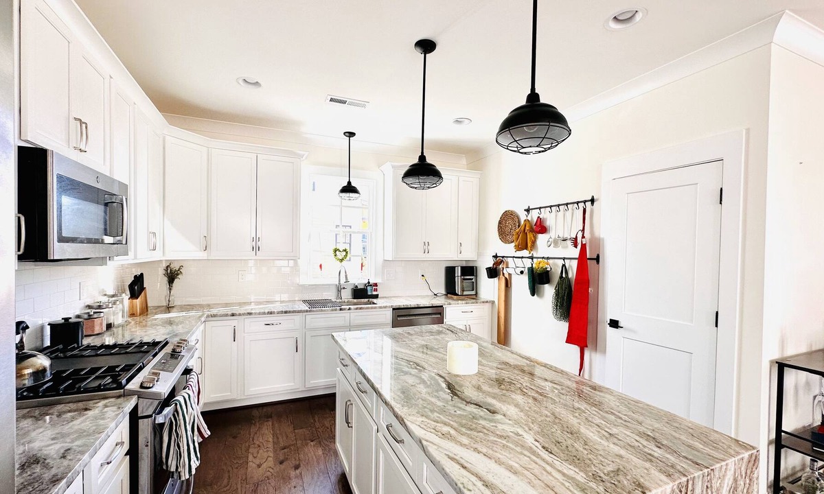 Winston - Salem House | Southern Charm Meets Lux Design 3BR/2.5BA - 10 min from WFU