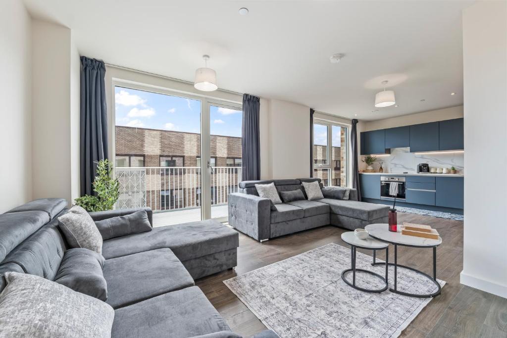 Marlborough Apartment | Spacious 2-Bed Apartment - Sleeps 8 - Balcony