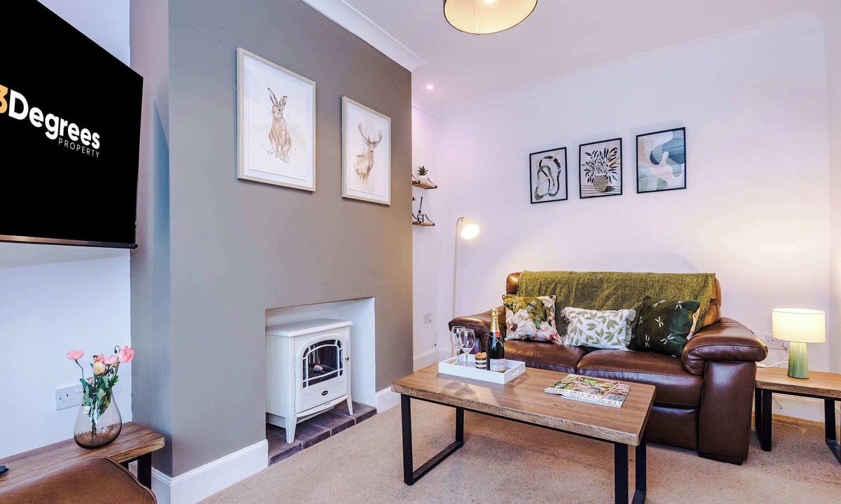 Winterley House | Spacious 3 Bed Home - Ideal for Business Stays