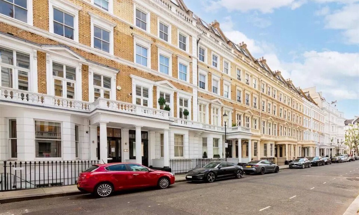 South Kensington Apartment | Spacious 3-bedroom apartment in marvelous London with AC