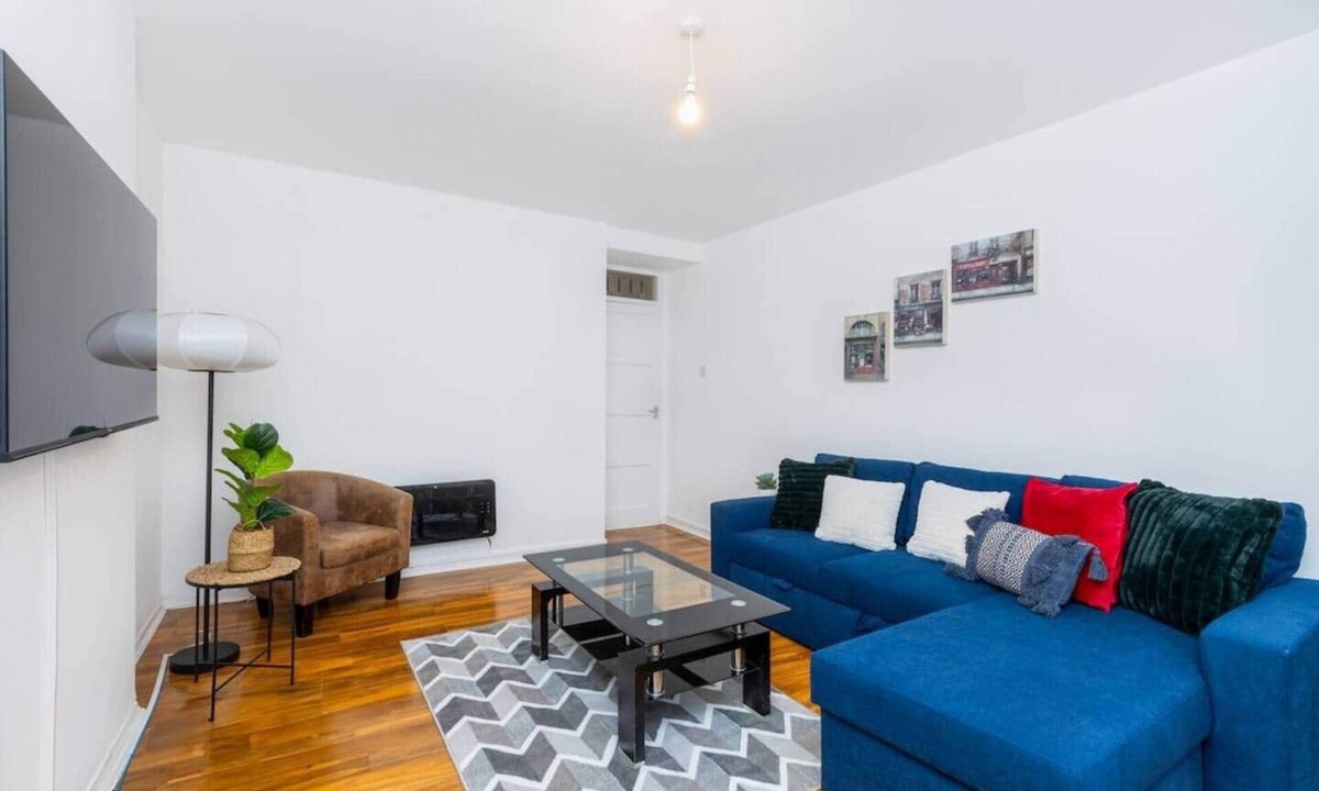 Penge Apartment | Spacious 3BR 2 Bath London Flat with Free Parking