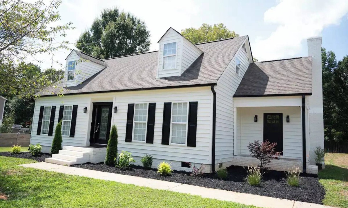 Matthews House | Spacious 4-Bedroom Cape Cod Style Home – Matthews, NC