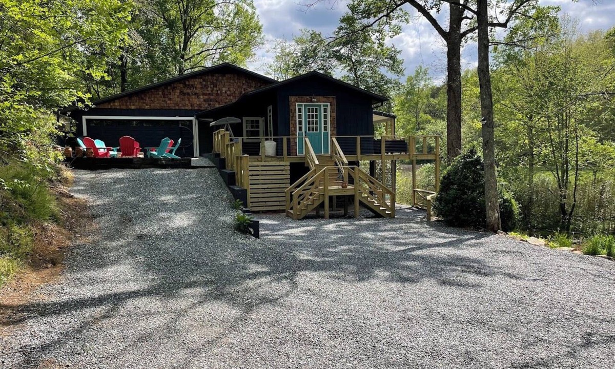 Otto Cabin | Spacious 4-bedroom river front cabin with WiFi, Game Room & Hot Tub for 15