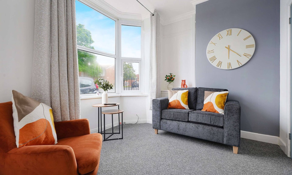 Darlington Apartment | Spacious 4BR Darlington Sleeps 8 by Stay with us