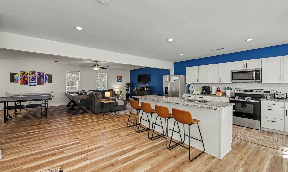 Charleston House | Spacious 4BR Home w/Game Room + Sleeps 10 10 Min to Downtown & Folly Beach