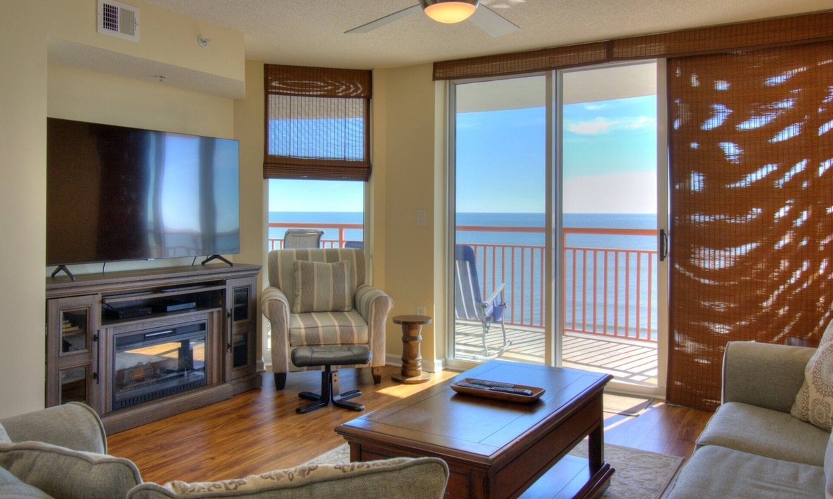 Ash Condo | Spacious 4BR/3BA Oceanfront Condo at South Shore Villas in North Myrtle Beach!