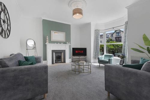 South Shields House | Spacious! 6BR in Beach Road