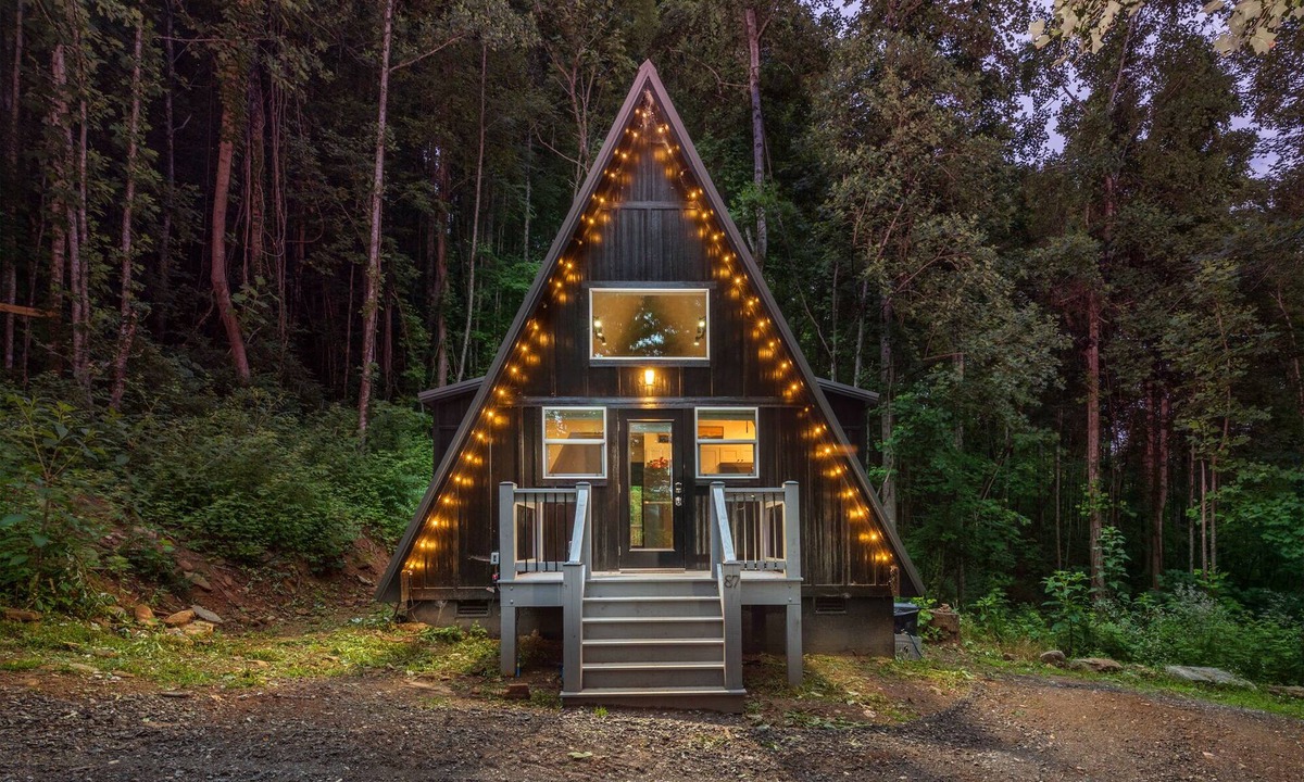 Weaverville House | Spacious A-Frame with Loft near Downtown