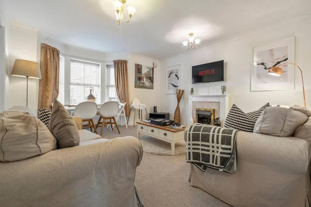 Jesmond Apartment | Spacious Apartment with Parking!