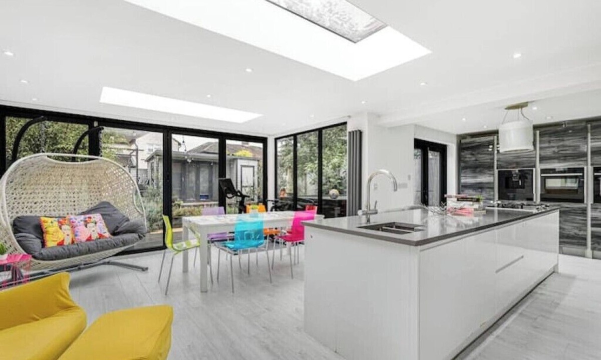 Bishop's Stortford House | Spacious bright house, garden, free parking, 10 minutes to Stansted London