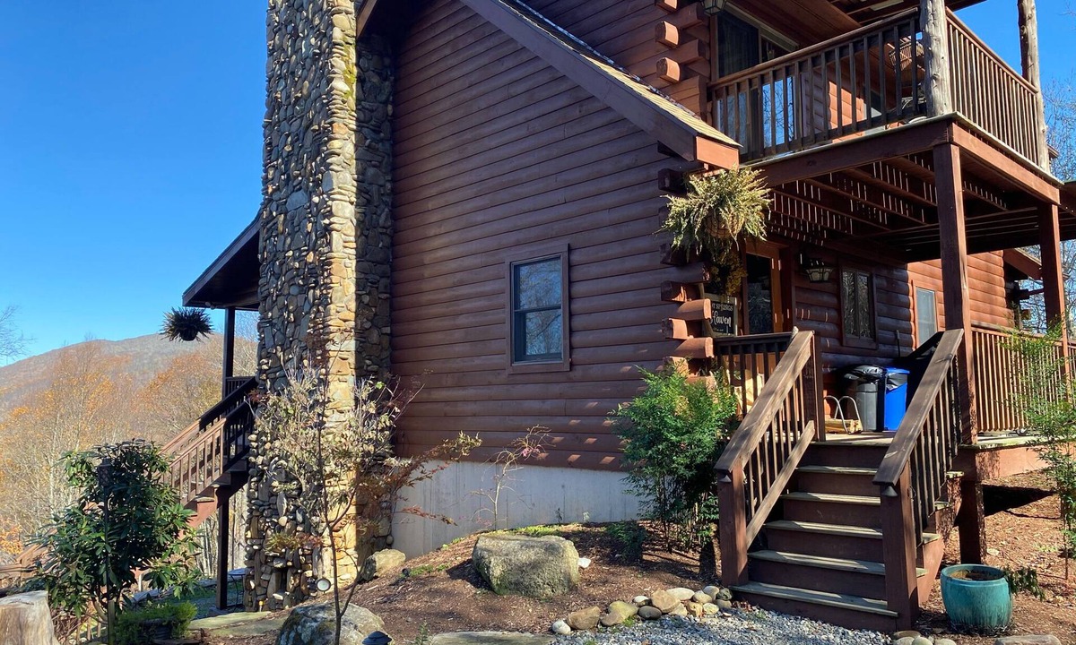 Hot Springs House | Spacious Cabin with Excellent Views/Hot Tub/Wi-Fi