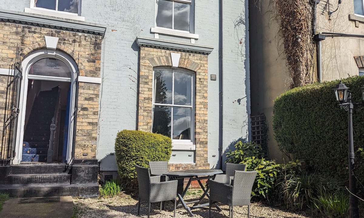 Leeds House | Spacious, Comfortable Georgian 4 brd Home, Headingly Stadium, Leeds Uni & Arena.