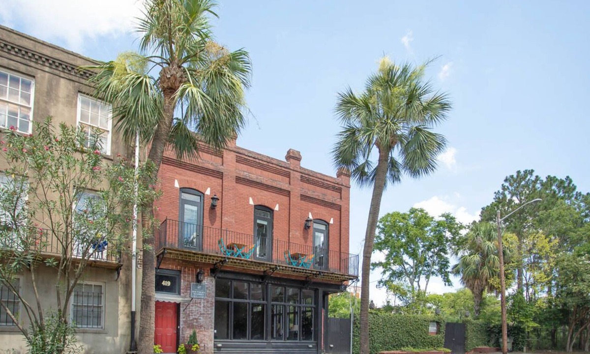 Old West Broad Neighborhood House | Spacious Downtown Historic District Loft, Walk Everywhere by Lucky Savannah