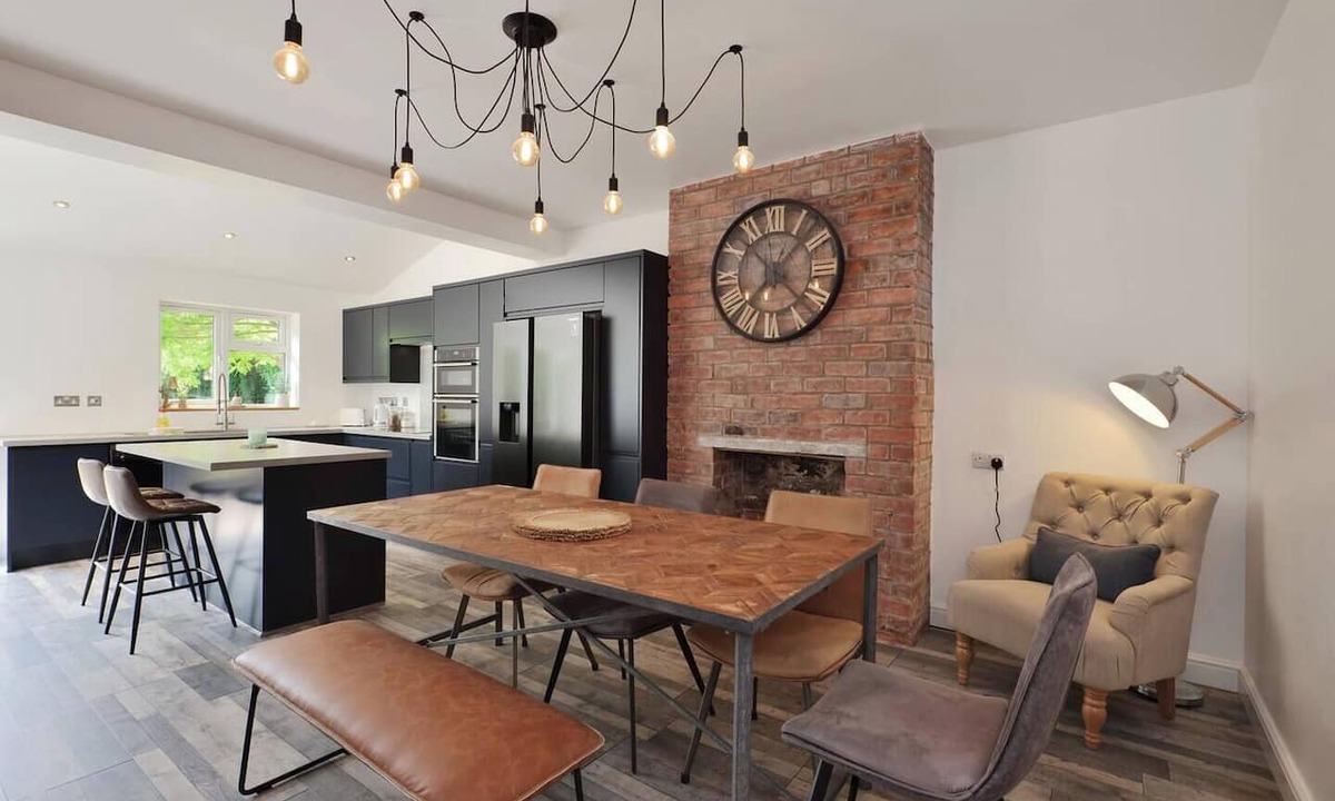 Hereford House | Spacious Gate 3BR City 5mins Walk Pets Welcome
