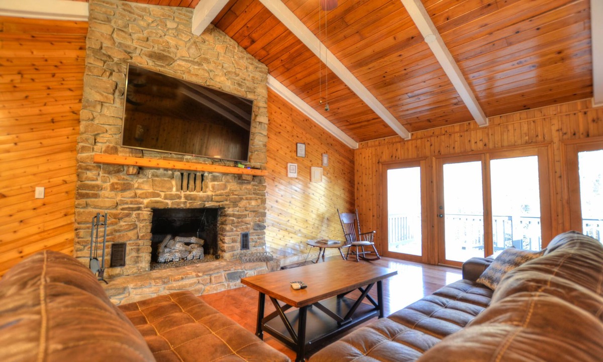 Almond House | Spacious home…Hot Tub…game room…Pet Friendly.WIFI