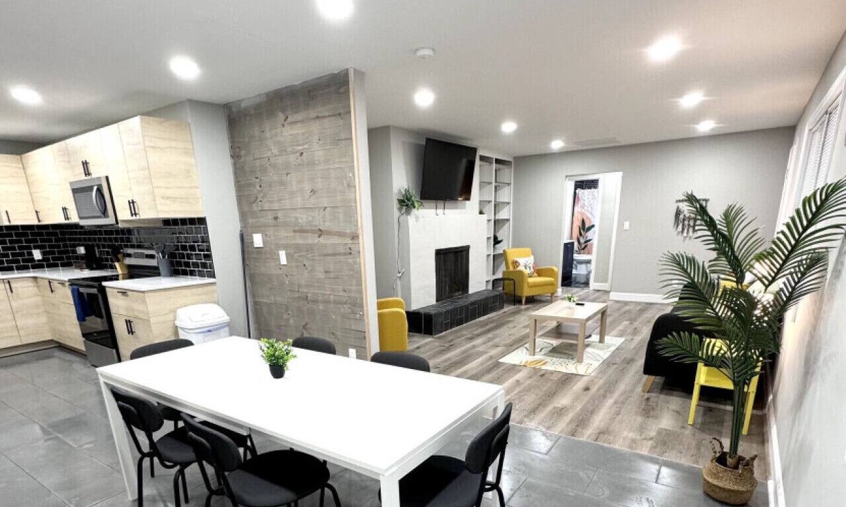 Jamestown Apartment | Spacious Jamestown 3BR | Near Furniture Market