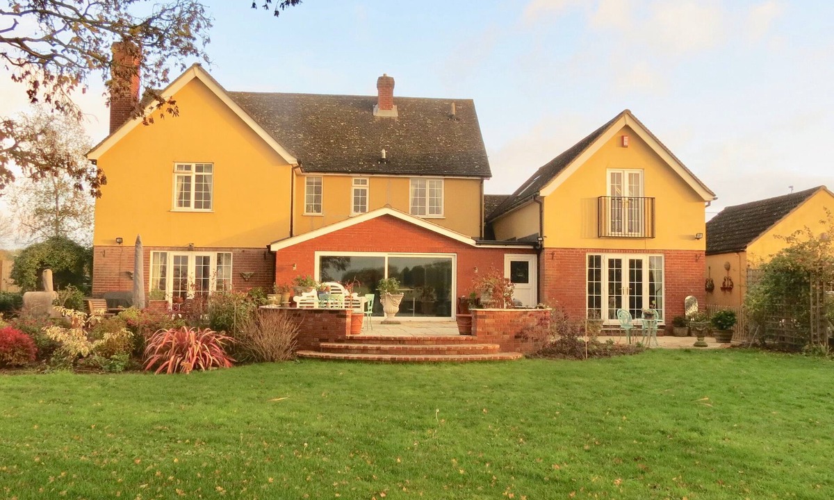 Alpheton House | Spacious, light, self contained 2 room holiday Annex with own access.