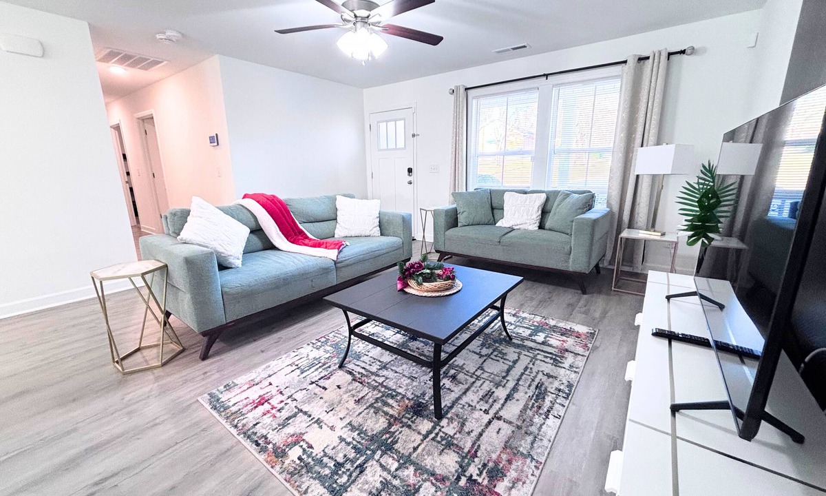 University Place House | Spacious One Level, 5 BED Home in Beautiful Charlotte