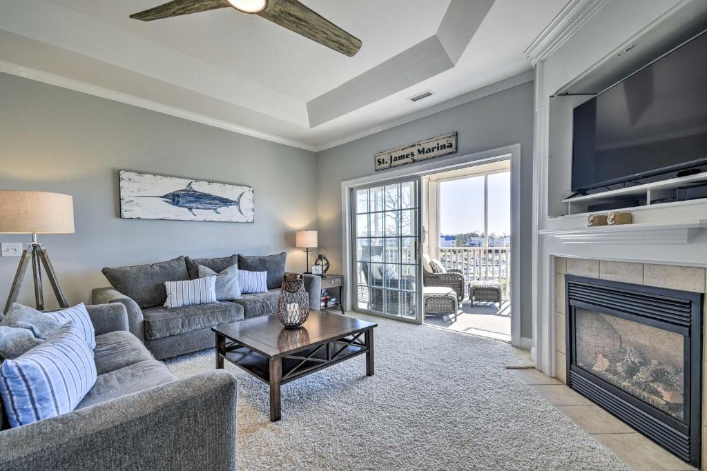 St. James Apartment | Spacious Southport Condo with Balcony!
