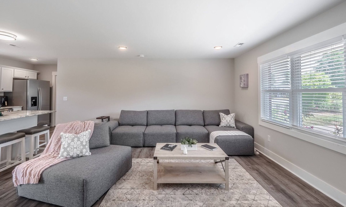 Silver Lake House | Spacious w/all King Beds, 15 min from Beach + Downtown, Pup Friendly!