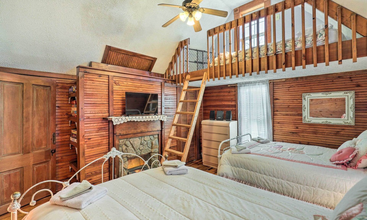 Weaverville House | Spacious Weaverville Vacation Rental Home!