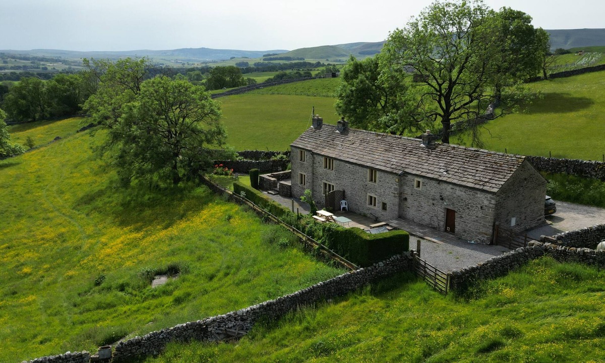 Skipton Cottage | Splendid detached stone barn conversion in a peaceful setting -Yorkshire Dales