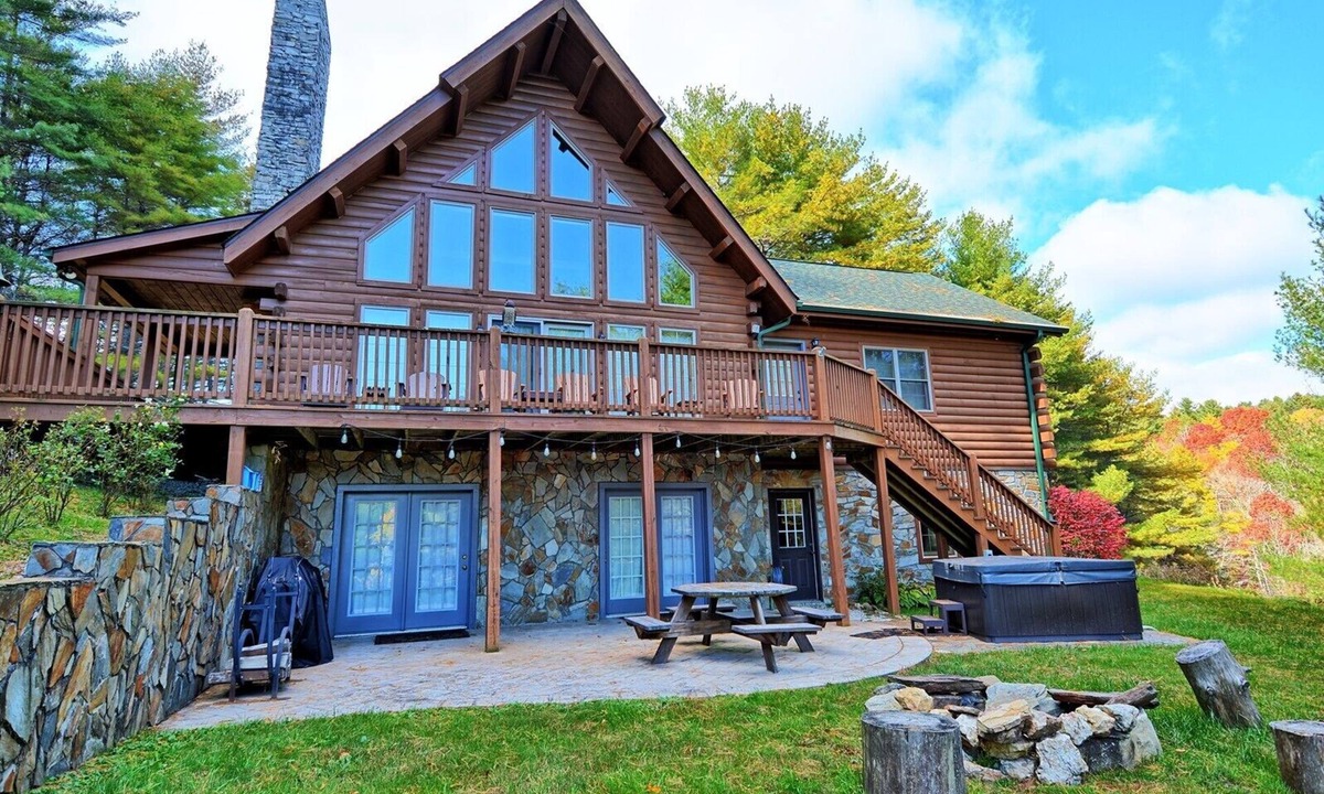 Laurel Springs Cabin | Spruced Up-Open for Bookings! Private Log Cabin, Hot Tub, AC, WIFI