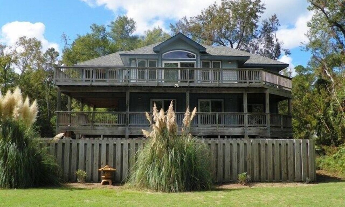 Kitty Hawk House | SS94- Waterfront- 5 BRs(3 Masters), Private Pool, Hot Tub, Dock, Comm Tennis!