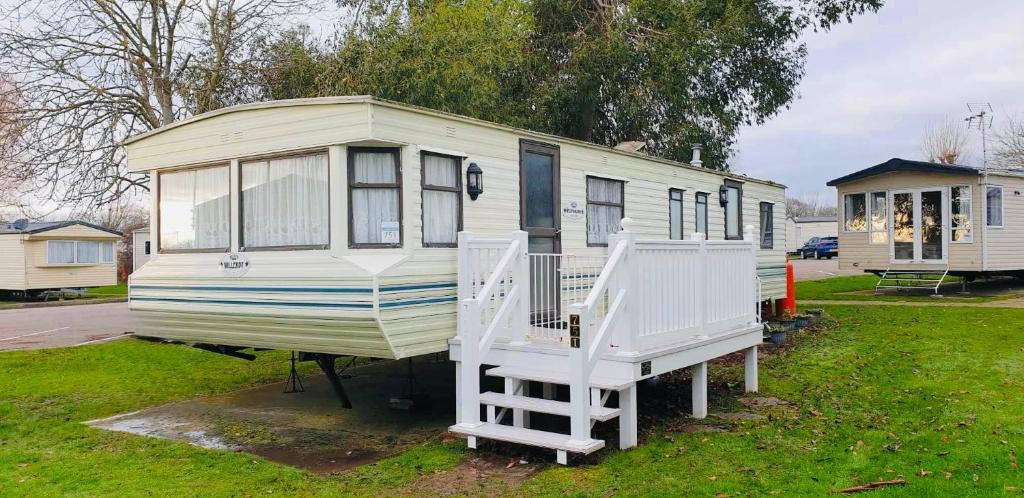 Clacton-on-Sea House | Static Caravan Sleeps 8 with Indoor Pool