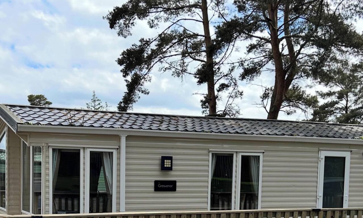 Jedburgh Cabin | Static Caravan Sleeps 4 with Parking and Balcony