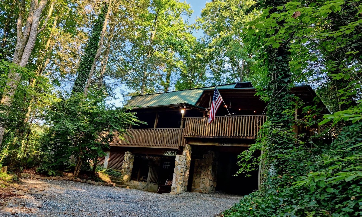 Cherokee Cabin | Stay in the Treehouse Lodge! Hot tub, game room, fire place, wrap around porch!