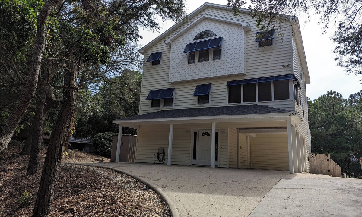 Southern Shores House | Stay near Outer Banks Beaches - just a quick stroll away