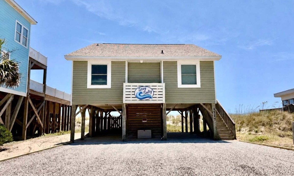 Long Beach House | Stay Salty: Oceanfront 4BR, Dog Friendly, Sleeps 12